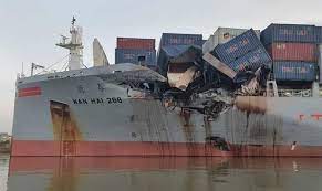 Wan Hai ship collied in Vietnam