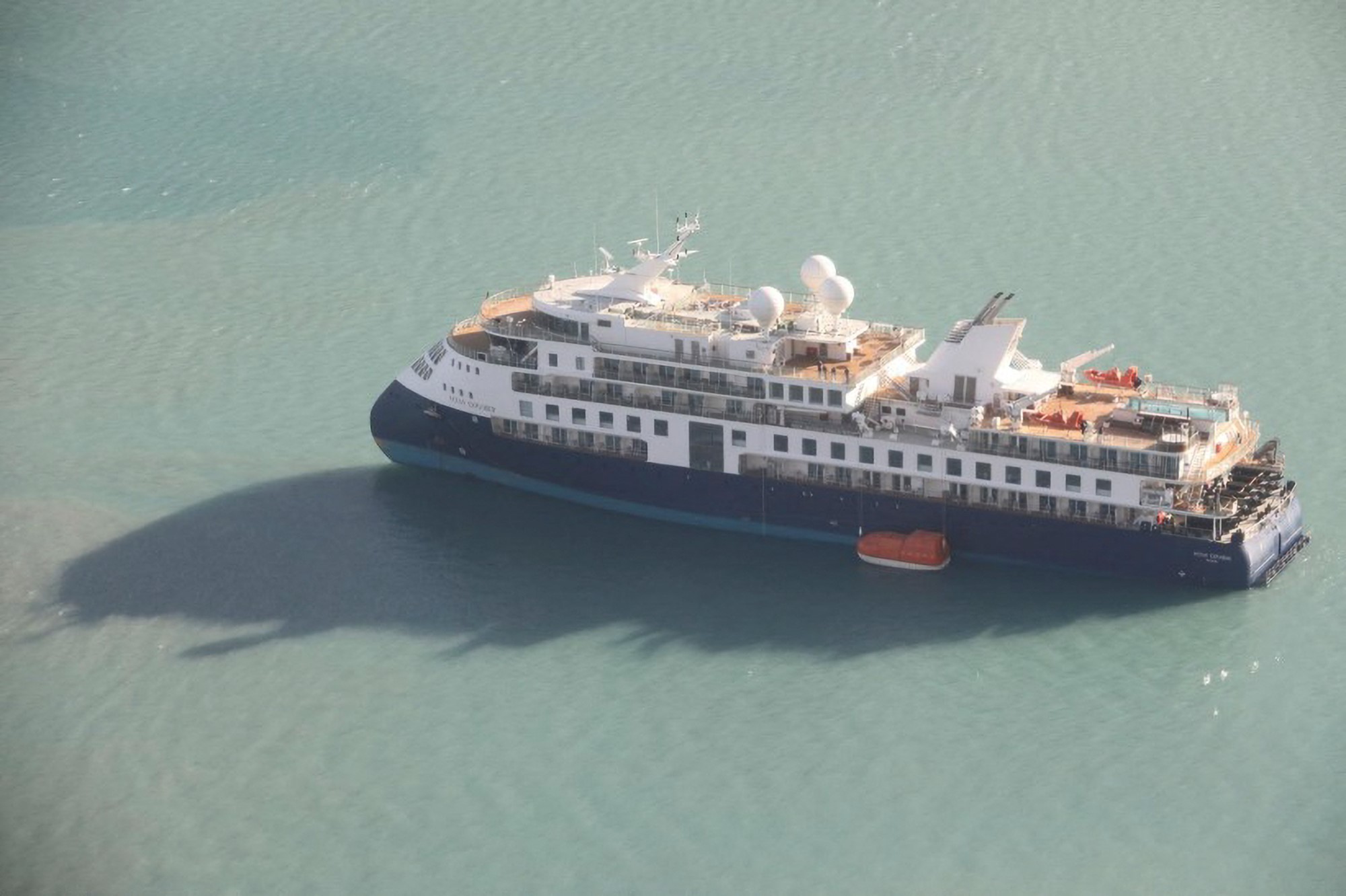 Cruise ship ran aground