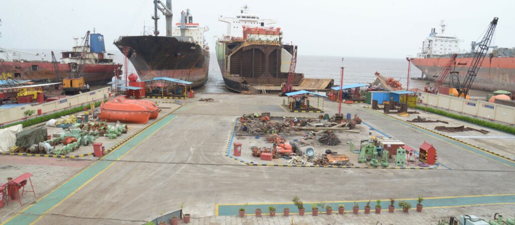 Ship Recycling : Slow Pace Persists with Stable Prices and Favorable Offers