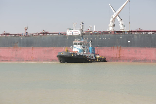 Suez Canal Resilience: Tugs and Tactics Restore Order After ONE Orpheus Mishap